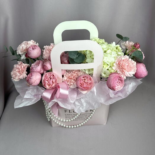 Воздушная композиция в сумочке. Сильва пинк, гортензия, диантусы🌸