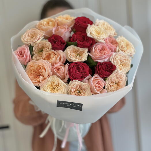 25 пионовидных  роз микс