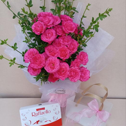 Stylish pink roses bouquet with Raffaello