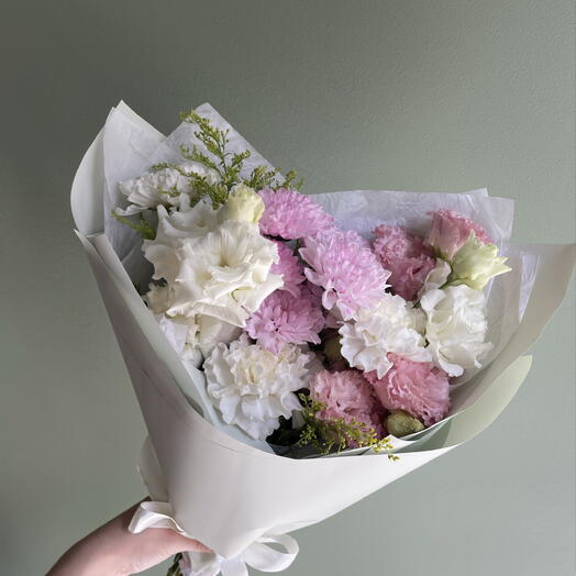 Авторский букет с эустомой,гвоздикой,солидаго,хризантема,
ковыль