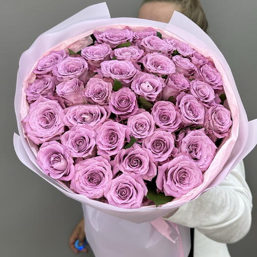 35 лавандовых роз в нежной упаковке 💜