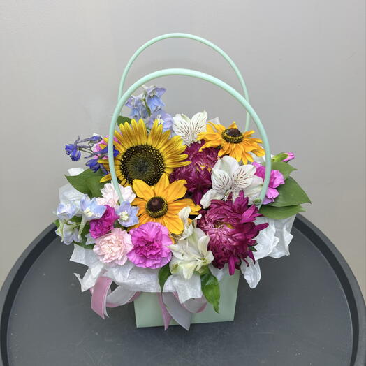 Дофаминовый букет с подсолнухом в сумочке 🌻