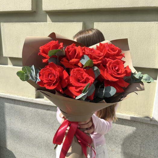 Букет из алых нин