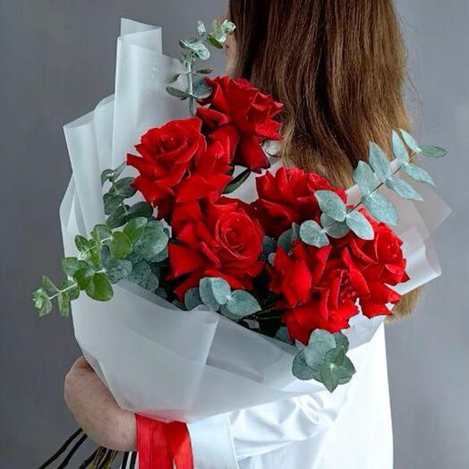Красные розы Комплимент