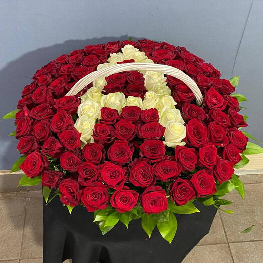 Корзина 101 Роза с буквой