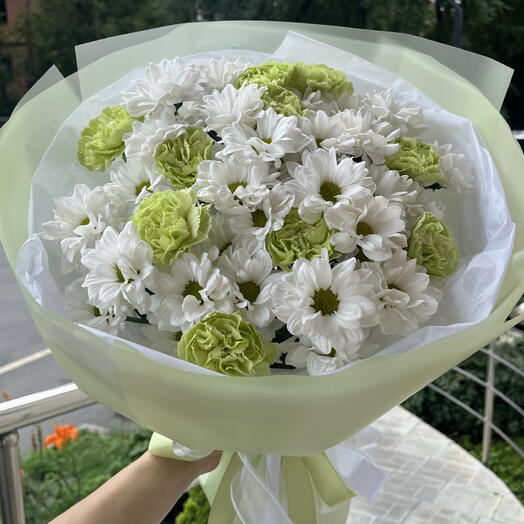 Букет белых ромашек