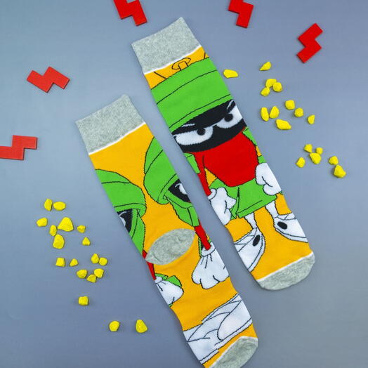 Цветные носки с приколами Looney Tunes шоу Марвин Марсианин желтые / носки женские / подростковые / унисекс (р. 36-40)