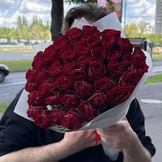 Некрупная бордовая Роза