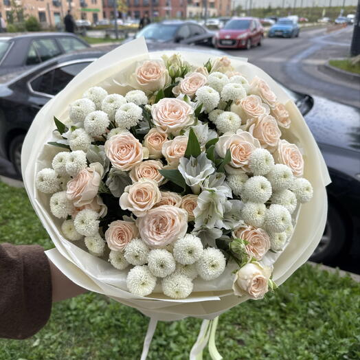 Букет из кустовых роз, альстромерий, кустовых хризантем ньютон