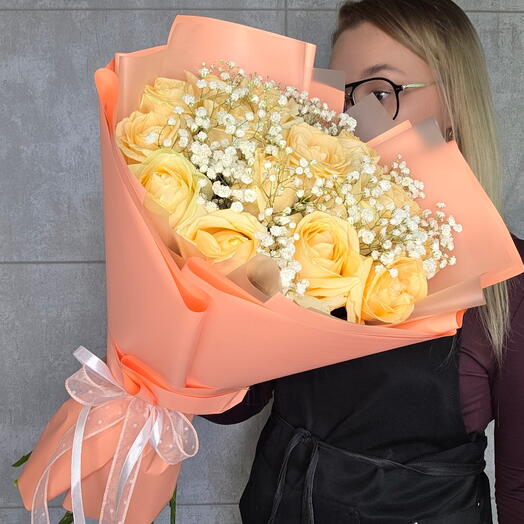Букет из роз и гипсофилы 💐
Букет из 15 роз🧡