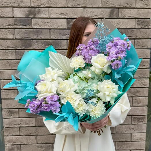 Авторский букет с французской розой и ароматной маттиолой. Leoraflowers 5127