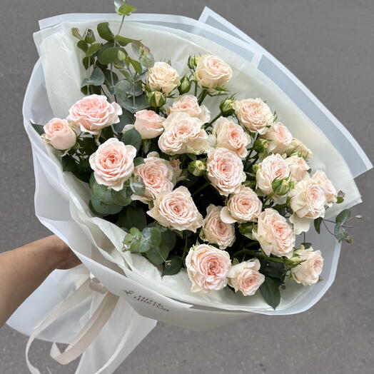 Монобукет из кустовых роз
