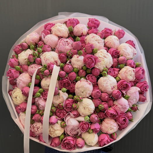 PEONY x SPRAY ROSES