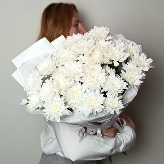Монобукет из белых кустовых хризантем