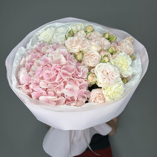 Авторский букет из гортензии, кустовой розы, хризантема и гвоздики🌸