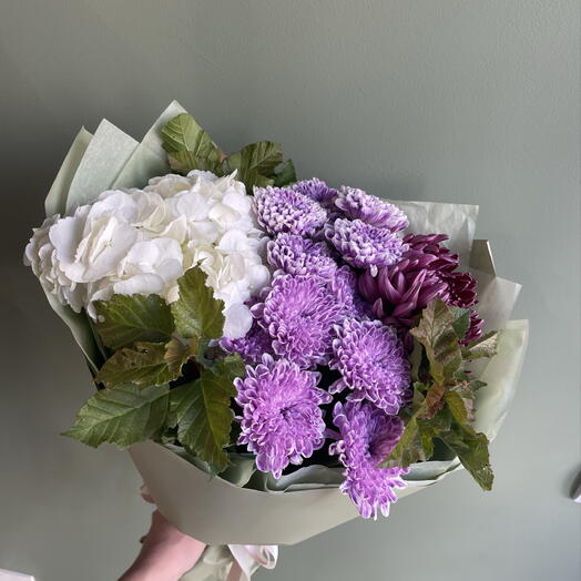 Авторский букет с гортензией,черноклёном, кустовой хризантемой,одноголовой хризантемой