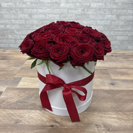 Красные розы в коробке 🌹🌹🌹