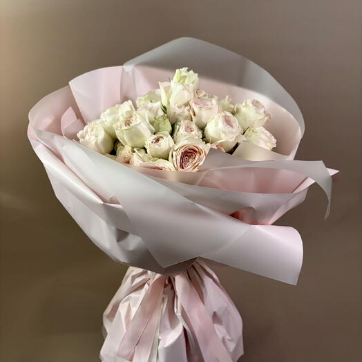 Букет кустовых роз Aura of Perfection
