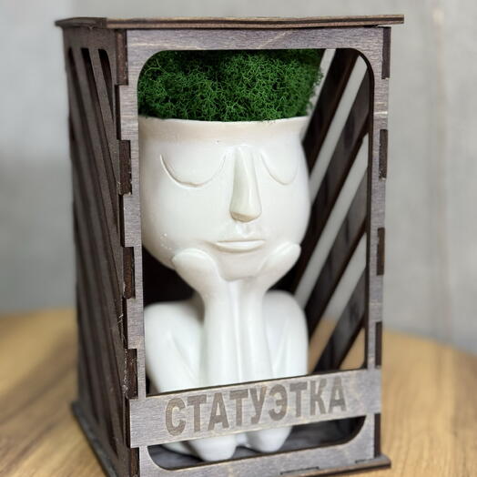 Статуэтка «Силуэт» с мхом, белая