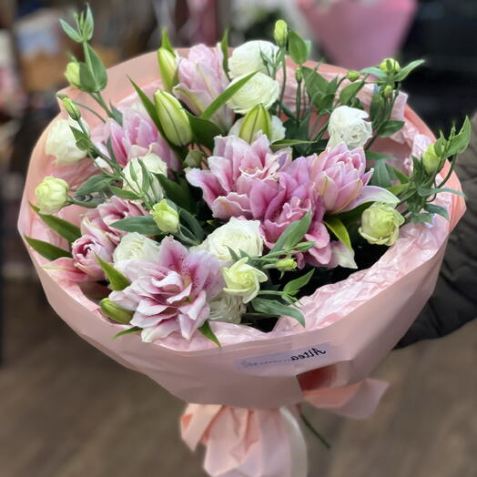 Lilies with eustoma