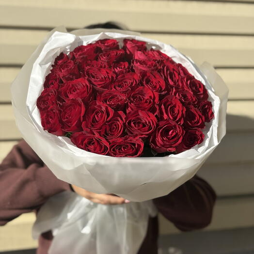 Роскошный букет из 35 красных роз