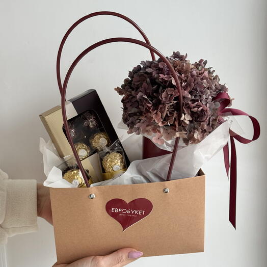 Сладкий набор с конфетами «Ferrero Rocher»